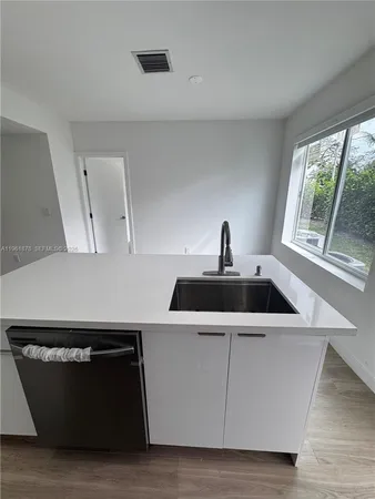 $3,500 | 2855 Royal Palm Avenue, Unit 2, Miami Beach, FL 33140