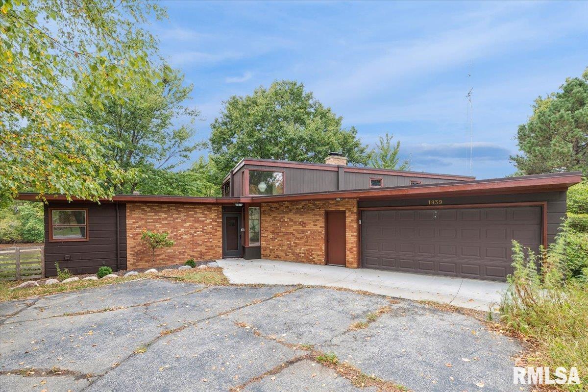 1939 South Lake Storey Road Galesburg, IL 61401 - Photo 11 of 68