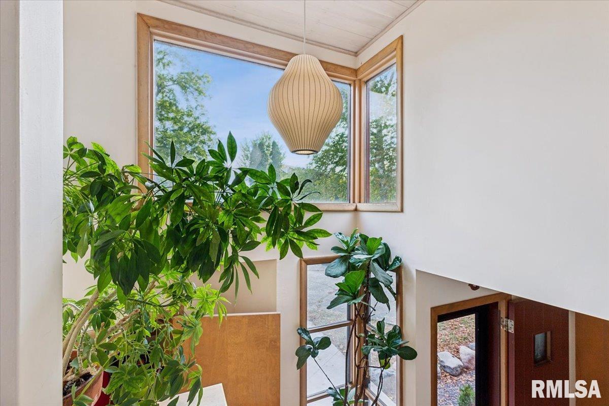 1939 South Lake Storey Road Galesburg, IL 61401 - Photo 14 of 68