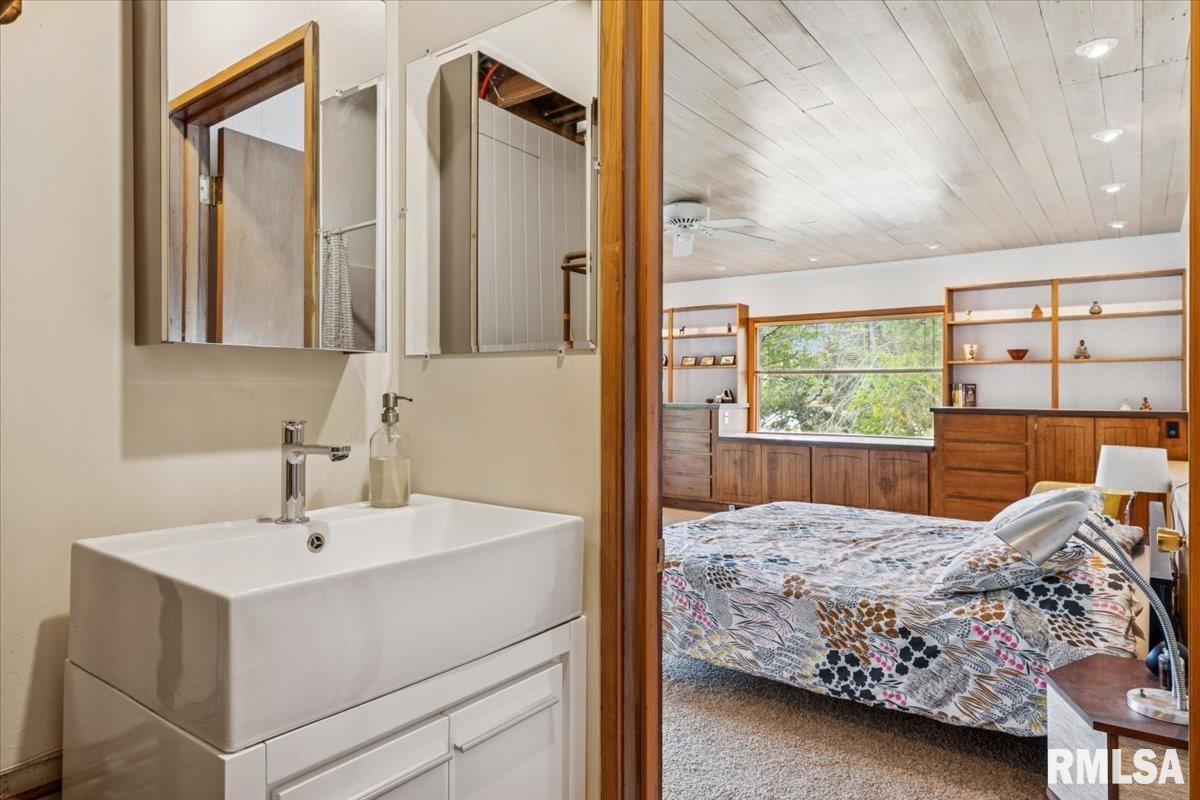 1939 South Lake Storey Road Galesburg, IL 61401 - Photo 37 of 68