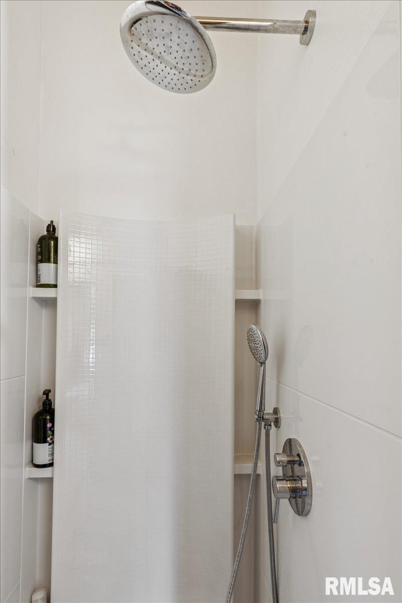 1939 South Lake Storey Road Galesburg, IL 61401 - Photo 38 of 68