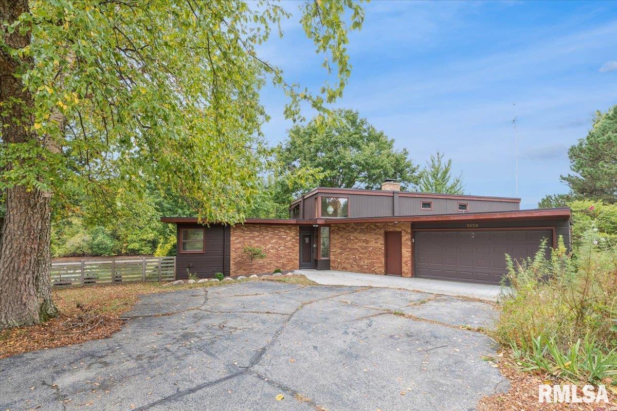 1939 South Lake Storey Road Galesburg, IL 61401 - Photo 5 of 68