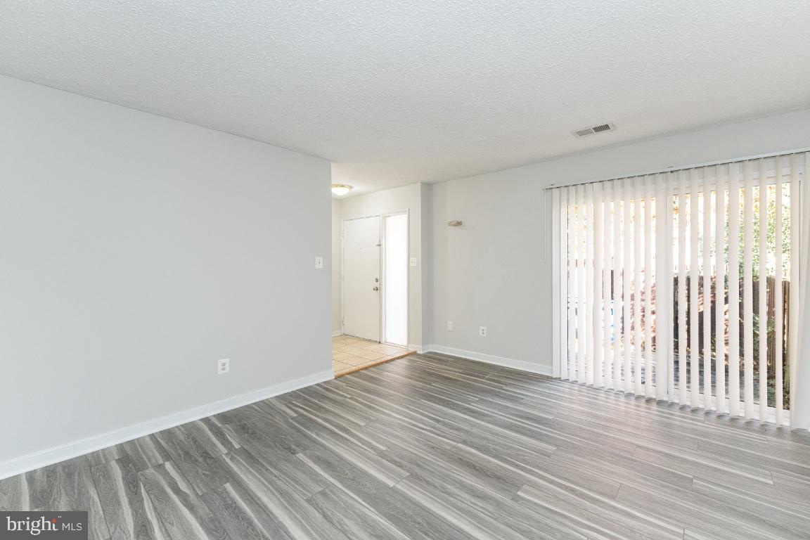 2442 Southgate Square Reston, VA 20191 - Photo 6 of 23