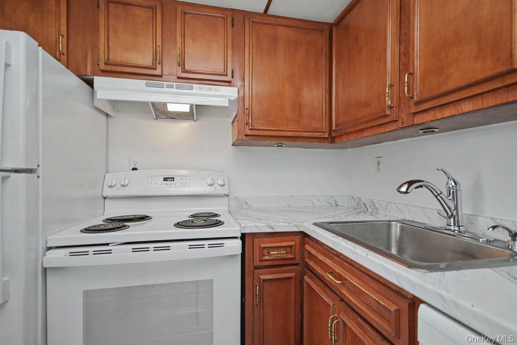 150 Overlook, Unit 5F Peekskill, NY 10566 - Photo 11 of 47 Kitchen with electric oven, oak cabinets and brand new counters and brand new dishwasher!