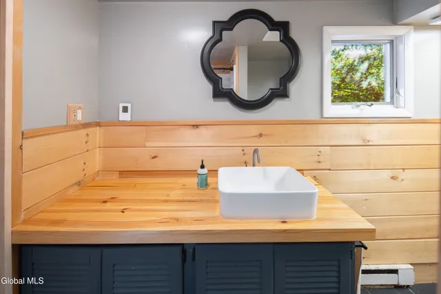 $299,900 | 99 Blue Barns Road, Rexford, NY 12148