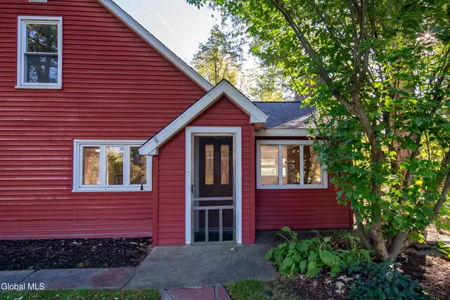 $299,900 | 99 Blue Barns Road, Rexford, NY 12148