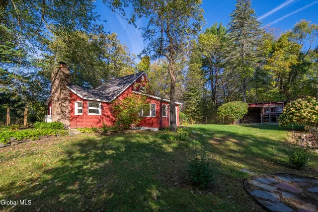 $299,900 | 99 Blue Barns Road, Rexford, NY 12148