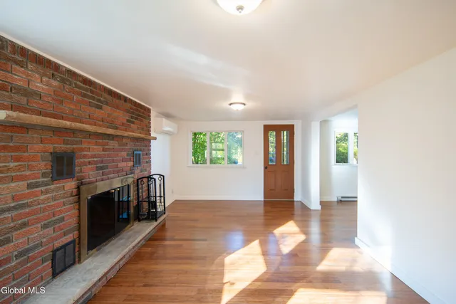 $299,900 | 99 Blue Barns Road, Rexford, NY 12148