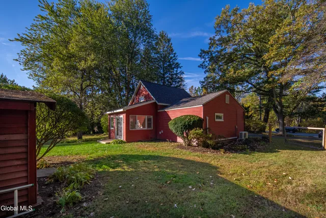 $299,900 | 99 Blue Barns Road, Rexford, NY 12148