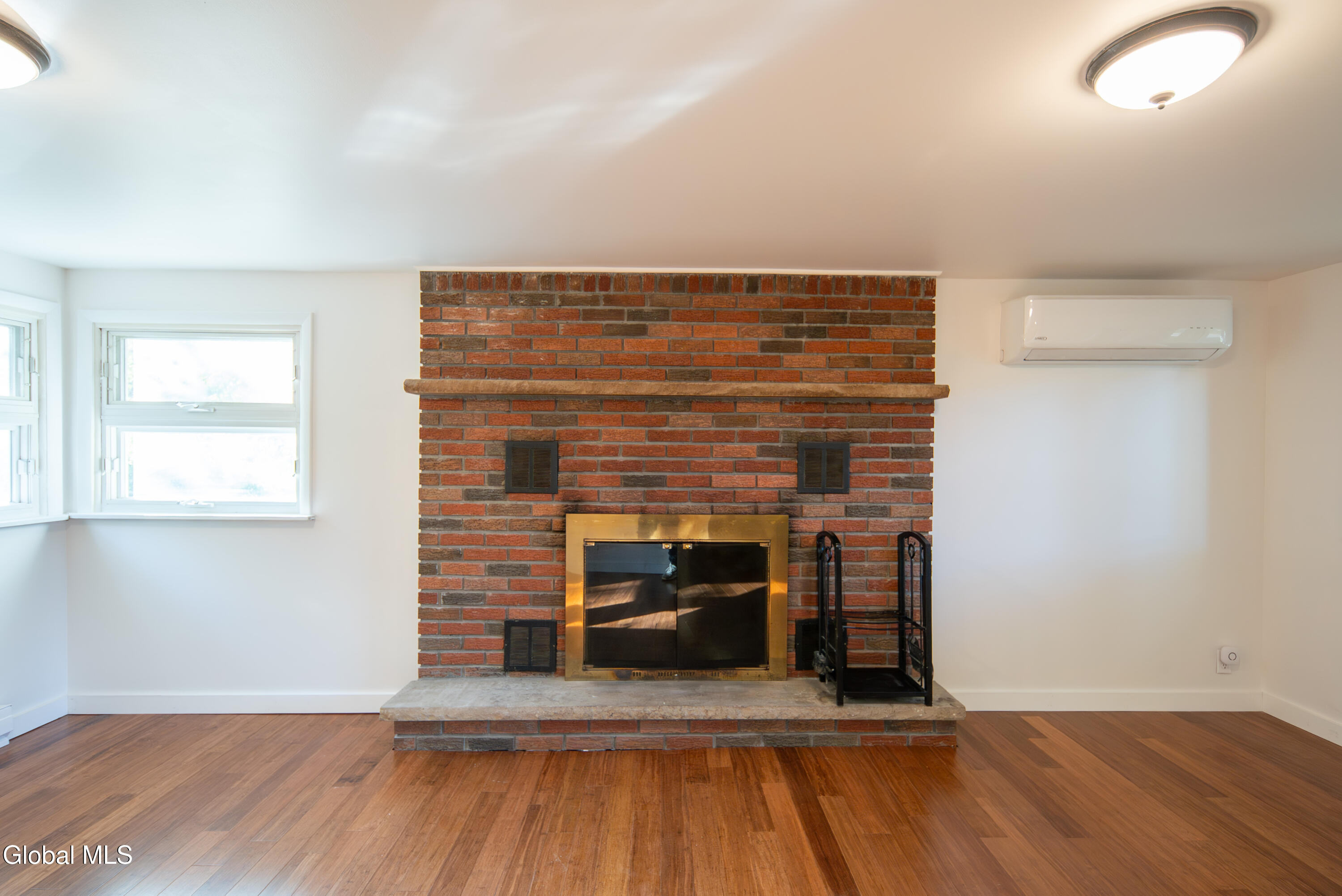 99 Blue Barns Road Rexford, NY 12148 - Photo 5 of 44 005