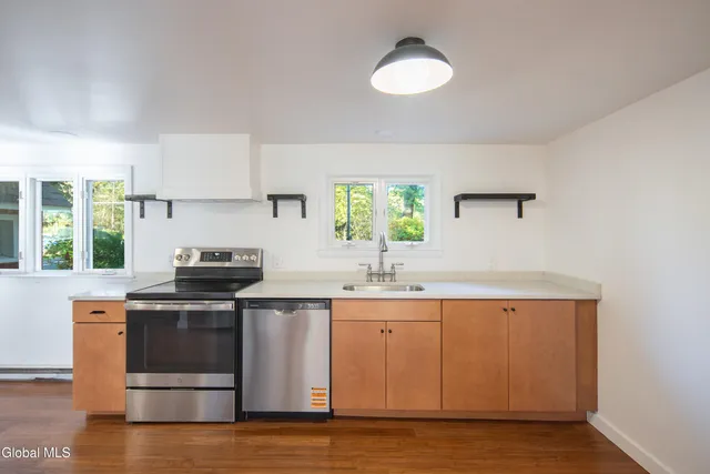 $299,900 | 99 Blue Barns Road, Rexford, NY 12148