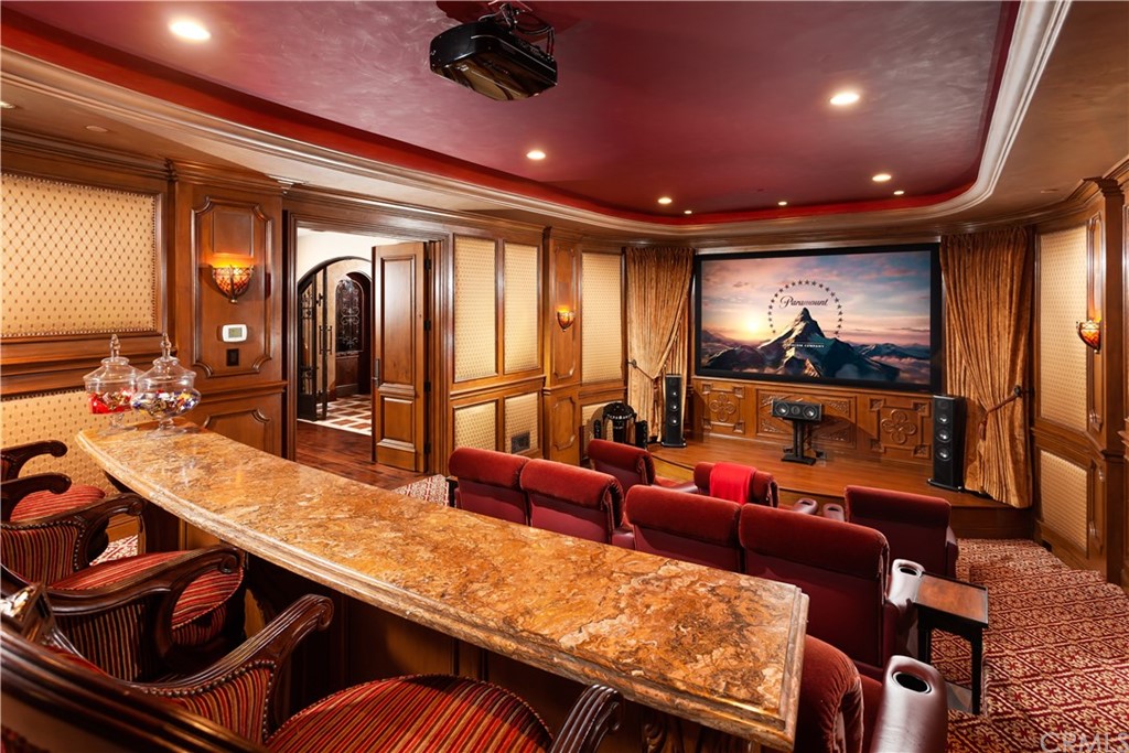 177 Shorecliff Road Corona del Mar, CA 92625 - Photo 30 of 48 a living room with furniture