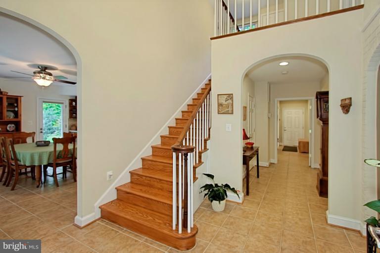 11124 Popes Head Road Fairfax, VA 22030 - Photo 1 of 30 Foyer