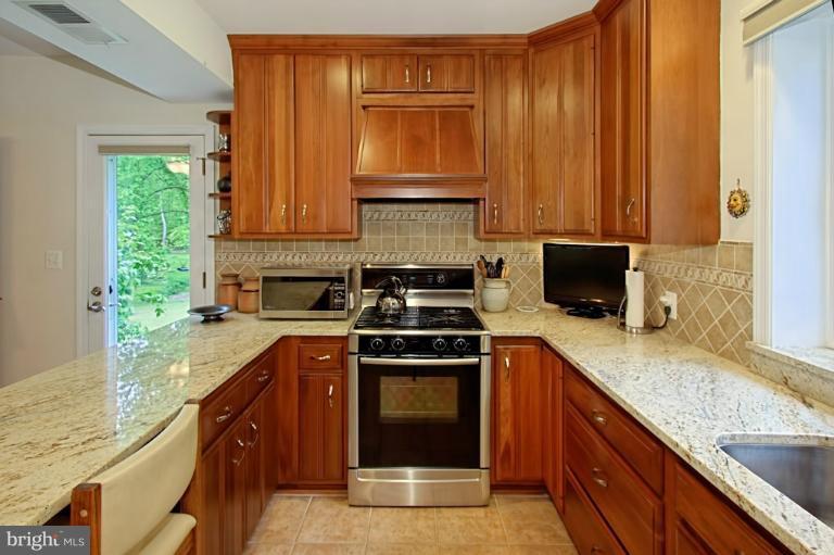 11124 Popes Head Road Fairfax, VA 22030 - Photo 14 of 30 Kitchen