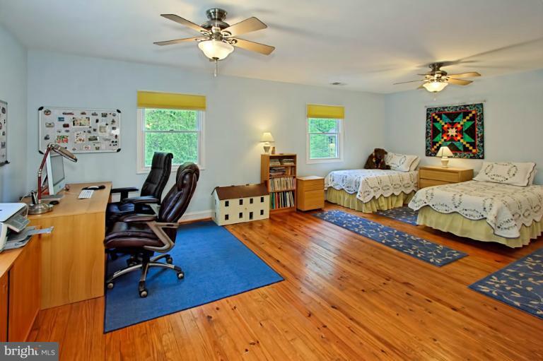11124 Popes Head Road Fairfax, VA 22030 - Photo 16 of 30 Large UL Bdrm w/room for desk