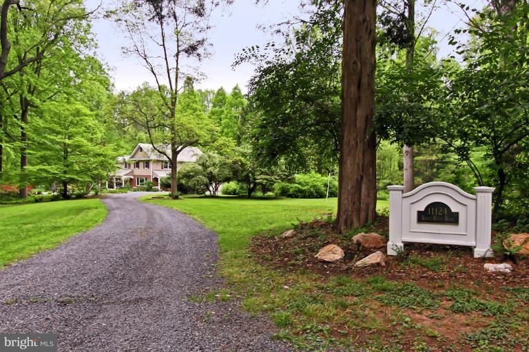 11124 Popes Head Road Fairfax, VA 22030 - Photo 21 of 30 Exterior (Front)