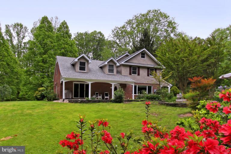 11124 Popes Head Road Fairfax, VA 22030 - Photo 26 of 30 Exterior (Front)