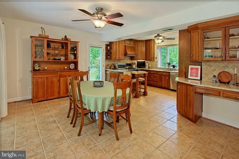 11124 Popes Head Road Fairfax, VA 22030 - Photo 27 of 30 Spacious Dining/Kitchen Area