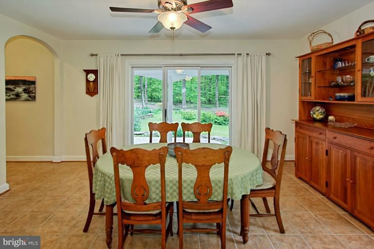 11124 Popes Head Road Fairfax, VA 22030 - Photo 28 of 30 Kitchen/dining Room --Oh so spacious!!