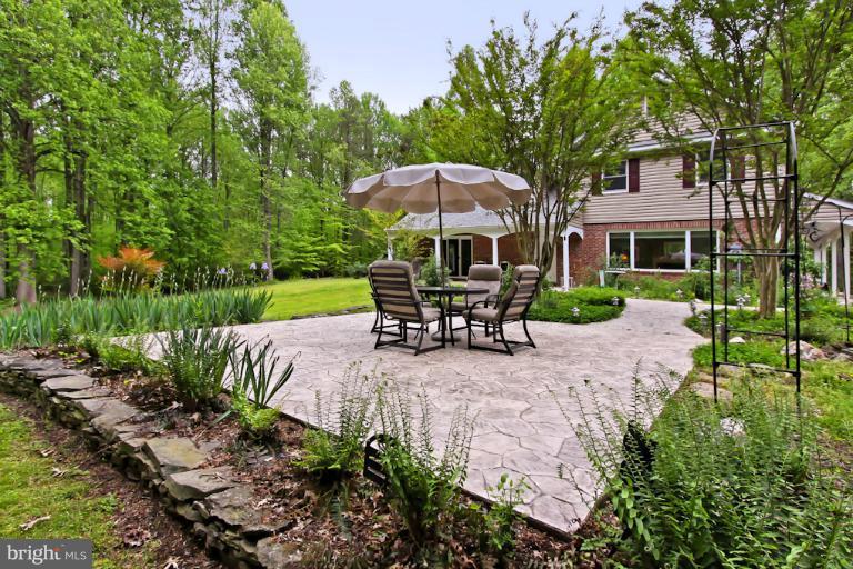 11124 Popes Head Road Fairfax, VA 22030 - Photo 9 of 30 Exterior (General)