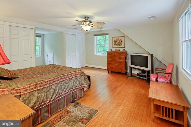 11124 Popes Head Road Fairfax, VA 22030 - Photo 10 of 30 Bedroom (Master)