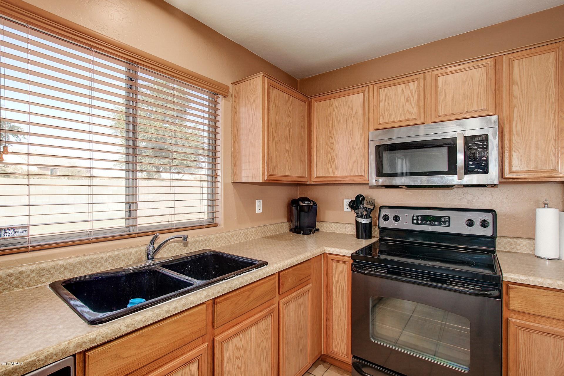 2512 West Darrel Road Phoenix, AZ 85041 - Photo 11 of 24 Kitchen
