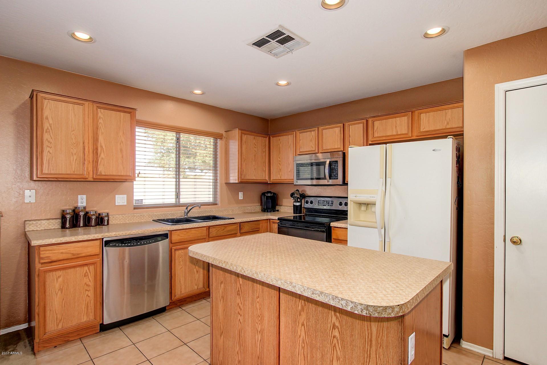 2512 West Darrel Road Phoenix, AZ 85041 - Photo 10 of 24 Kitchen