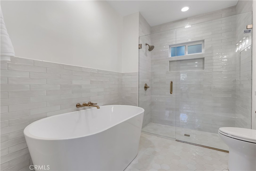 400 Flower Street Pasadena, CA 91104 - Photo 21 of 37 a white bath tub sitting next to a white toilet