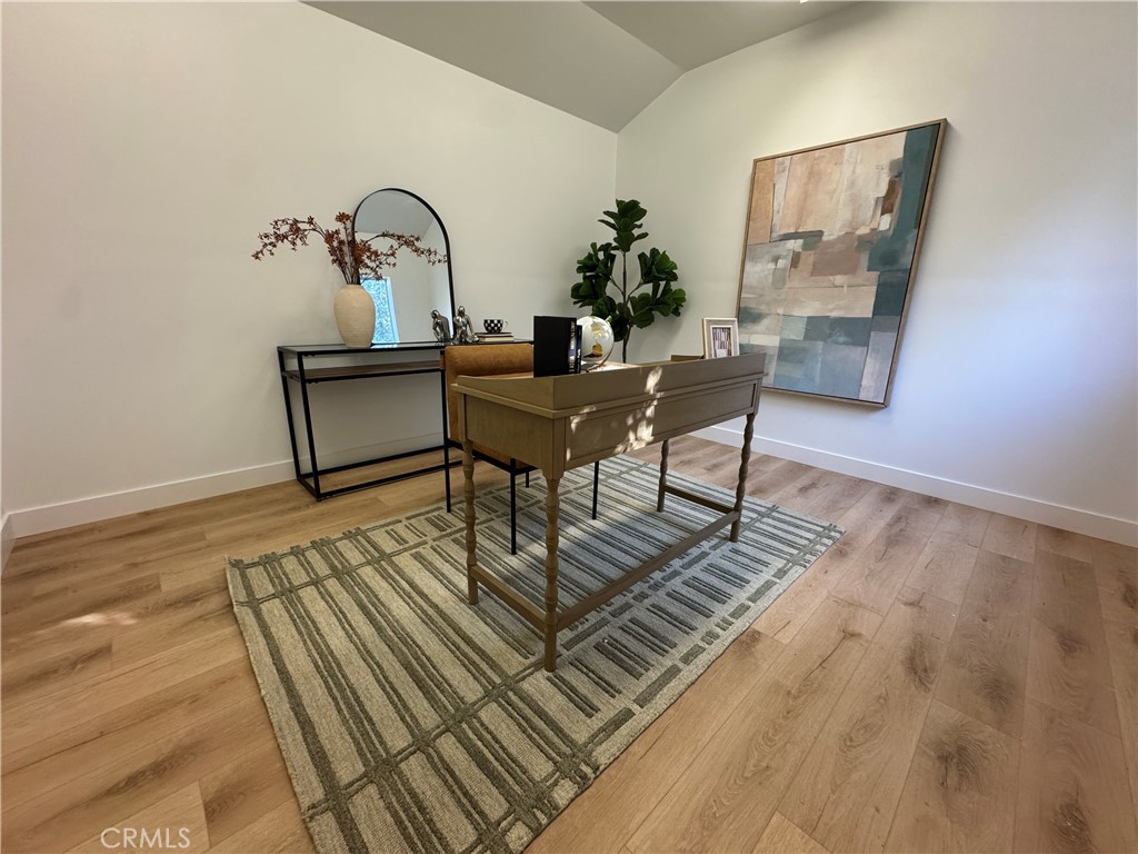 400 Flower Street Pasadena, CA 91104 - Photo 35 of 37 a living room with furniture