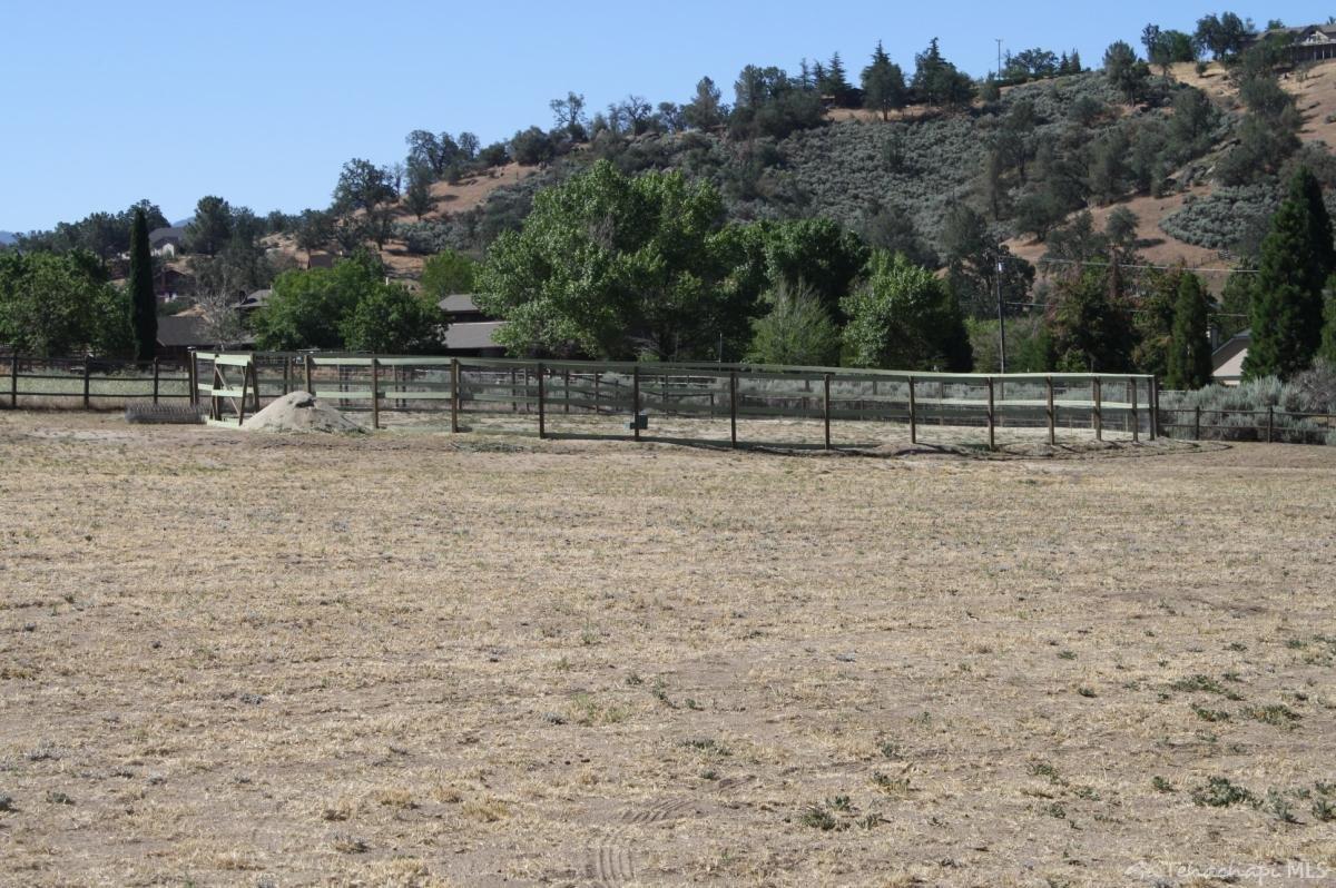 26300 Bear Valley Road Tehachapi, CA 93561 - Photo 29 of 44 Gallery Image 29