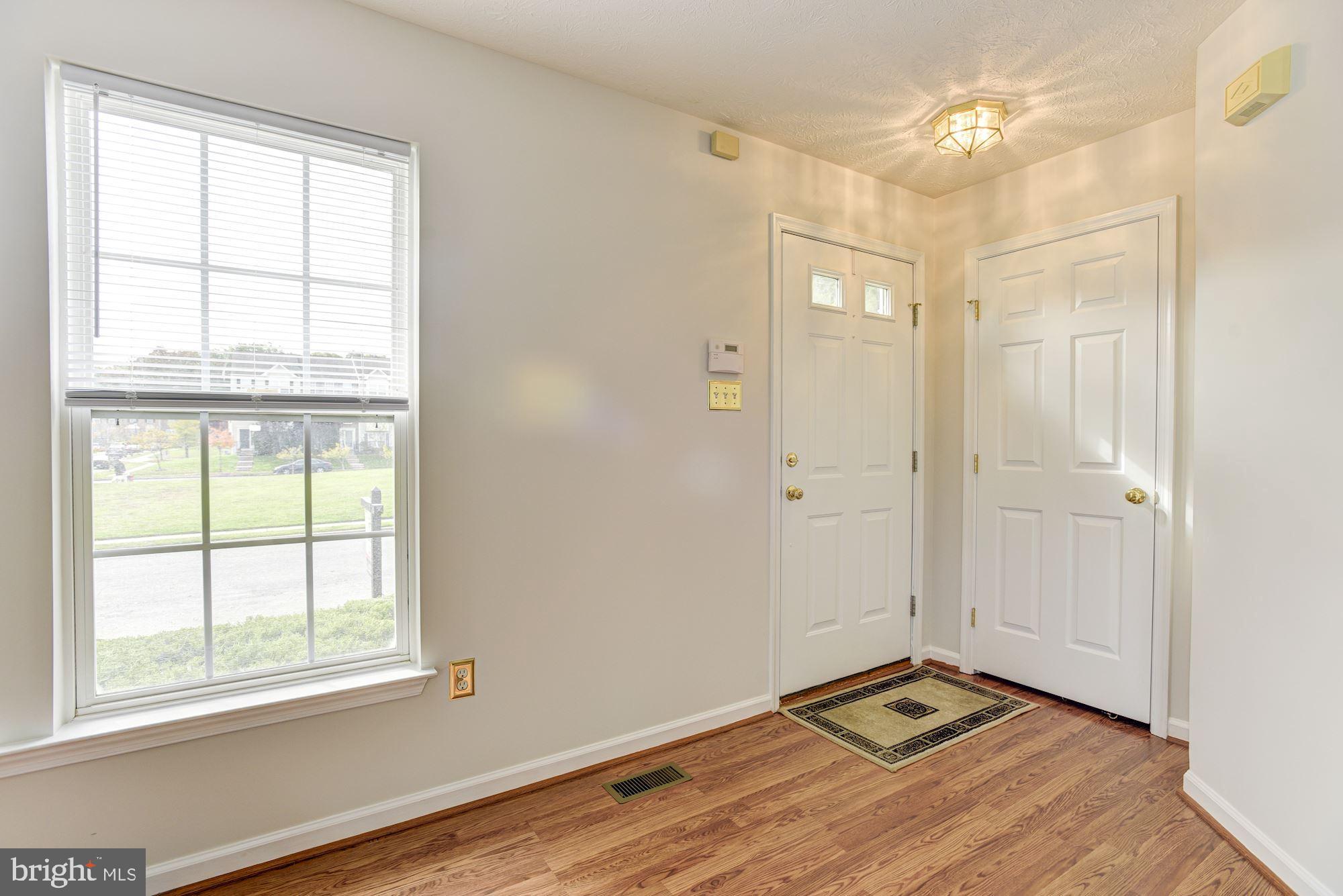 5058 Finsbury Road Baltimore, MD 21237 - Photo 5 of 34 Foyer
