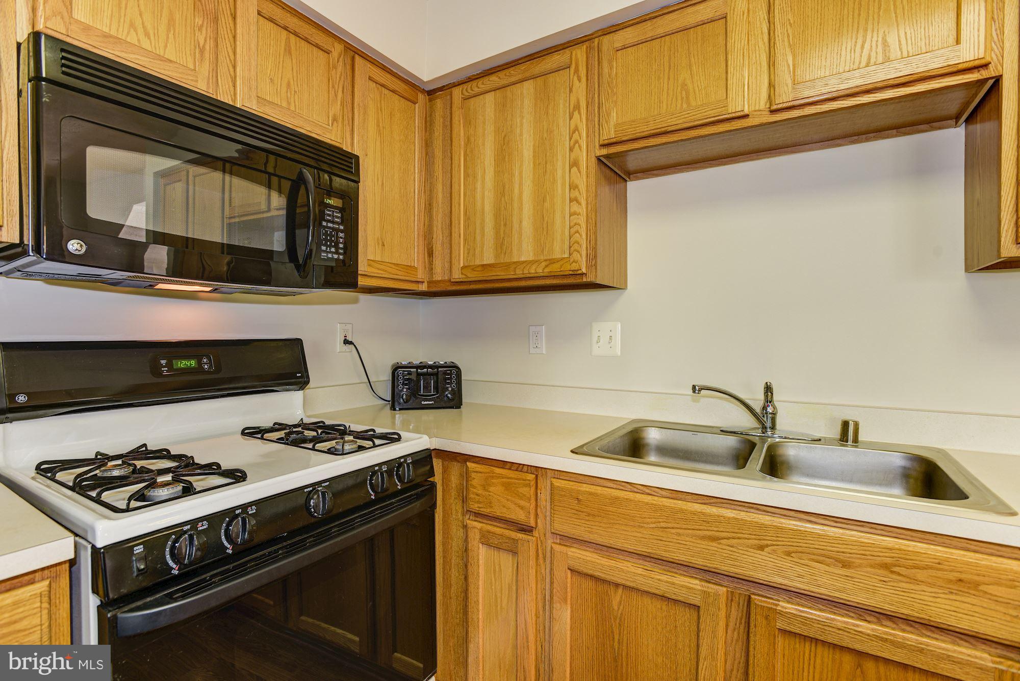 5058 Finsbury Road Baltimore, MD 21237 - Photo 10 of 34 Eat-in Kitchen