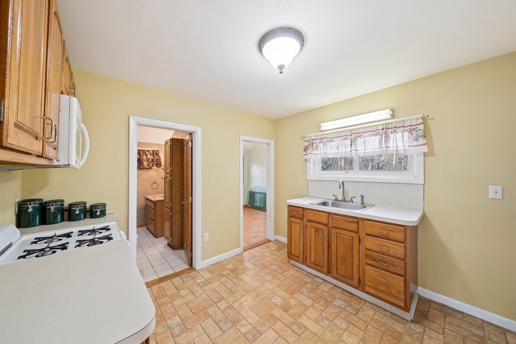 76 Overlook Road Weymouth, MA 02189 - Photo 3 of 30 Gallery Image 3
