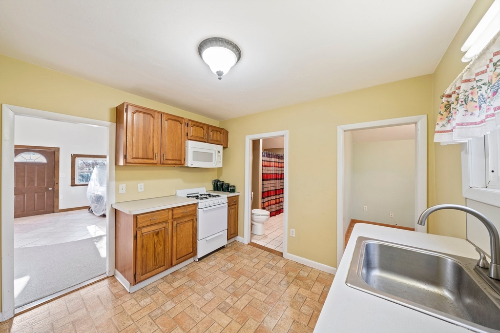 76 Overlook Road Weymouth, MA 02189 - Photo 4 of 30 Gallery Image 4