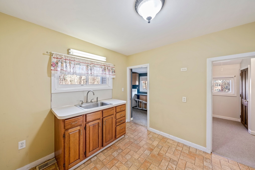 76 Overlook Road Weymouth, MA 02189 - Photo 6 of 30 Gallery Image 6