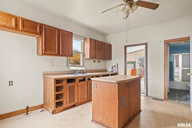 $37,500 | 718 West England Street, Taylorville, IL 62568