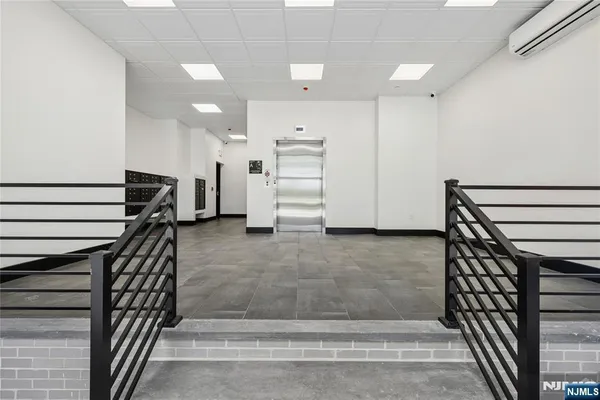 $2,000 | 448-452 South Orange Avenue, Unit 203, Newark, NJ 07103