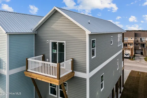 $524,500 | 144 Sea Gull Lane, Unit 6B, North Topsail Beach, NC 28460