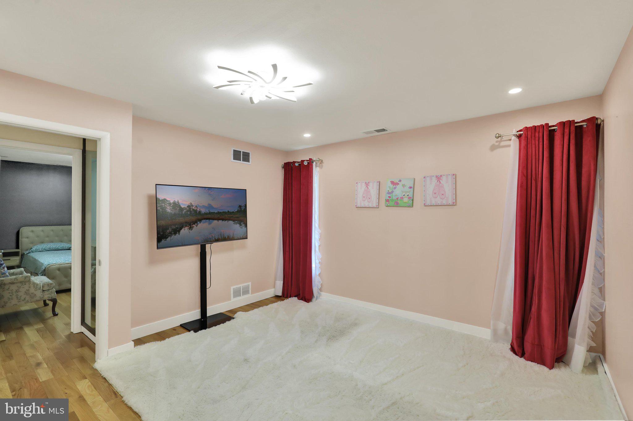 2210 Greenwood Road Allentown, PA 18103 - Photo 37 of 61 360_3488
