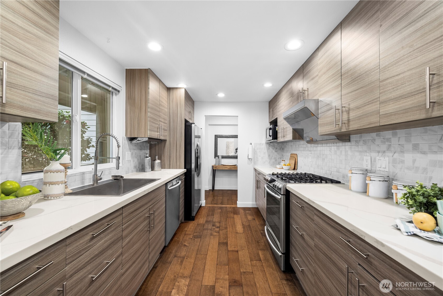 15705 Northeast 59th Way Redmond, WA 98052 - Photo 7 of 40