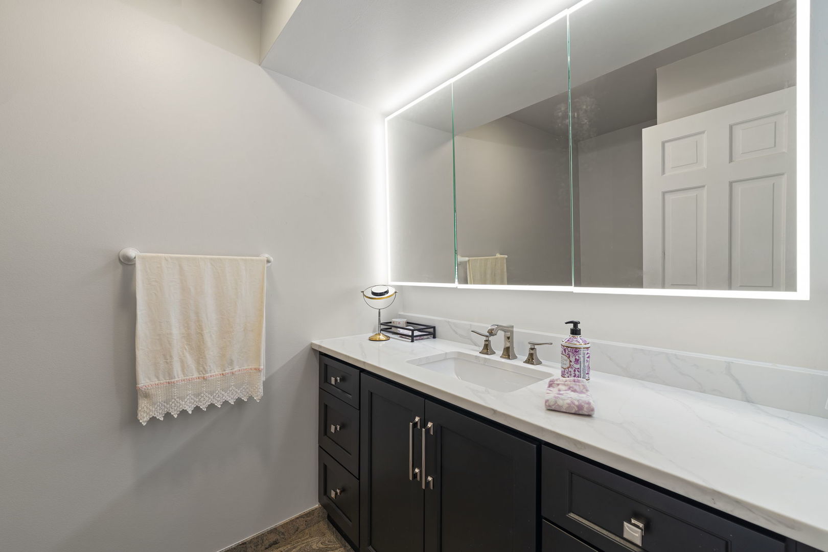 1520 Grove Drive Addison, IL 60101 - Photo 15 of 43 a bathroom with a sink and a mirror