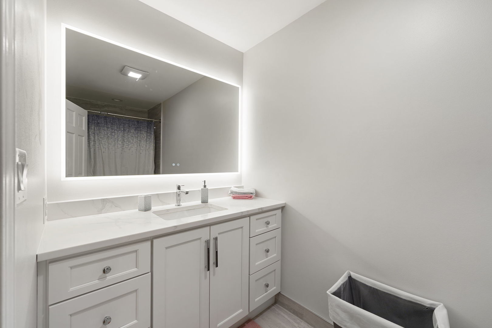 1520 Grove Drive Addison, IL 60101 - Photo 21 of 43 a bathroom with a sink and a mirror