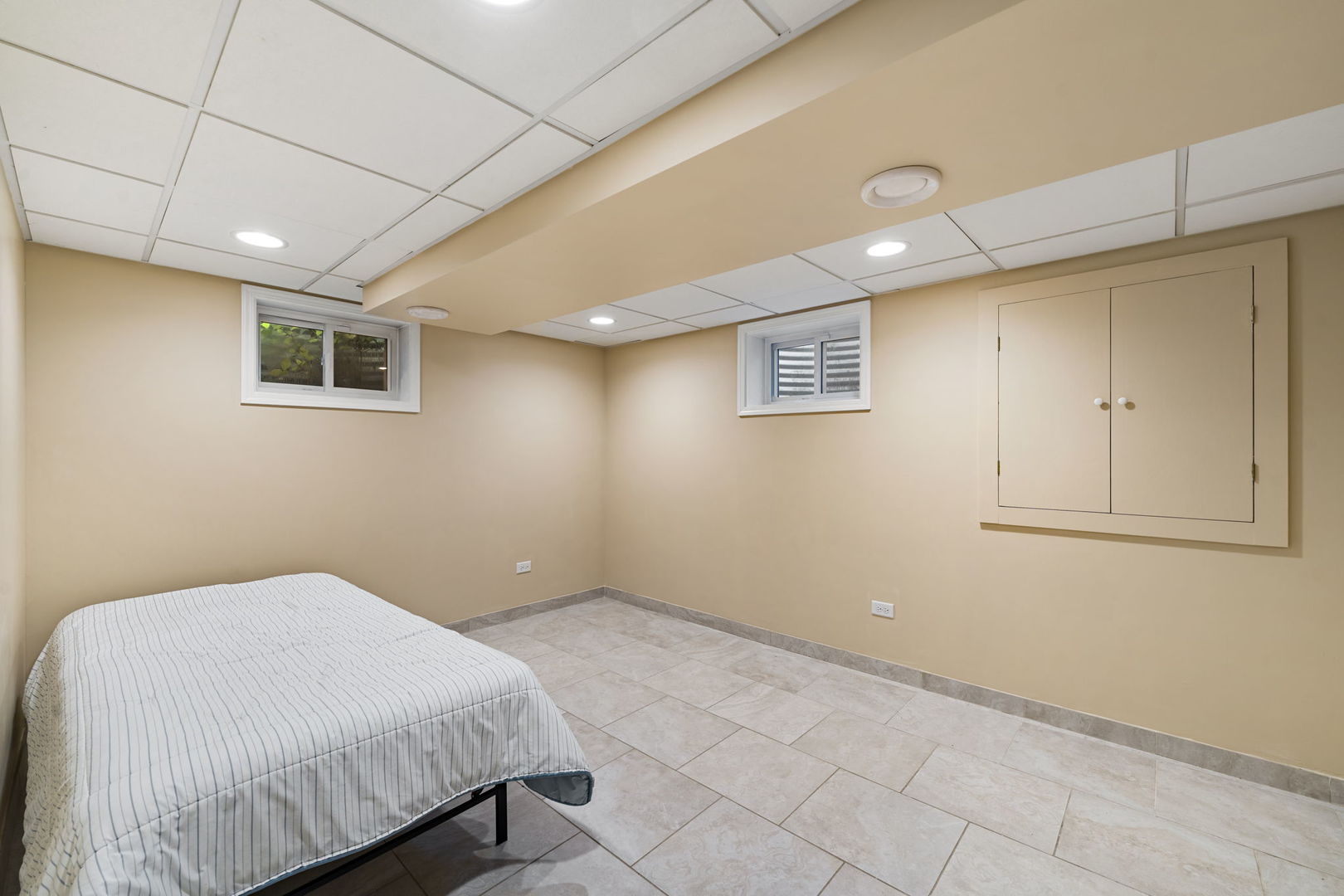 1520 Grove Drive Addison, IL 60101 - Photo 28 of 43 a bedroom with bed and window