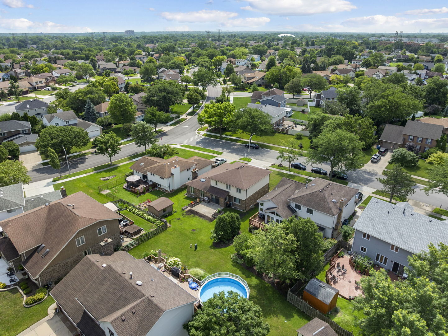1520 Grove Drive Addison, IL 60101 - Photo 40 of 43 an aerial view of a house with a garden