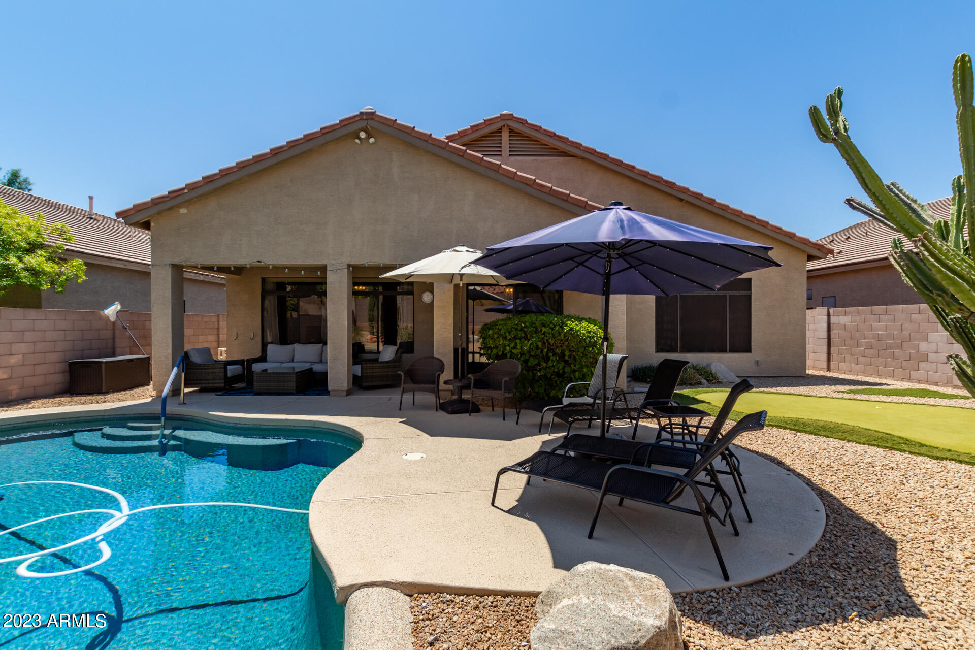 4506 East Jaeger Road Phoenix, AZ 85050 - Photo 34 of 47 Freshly painted pool desk