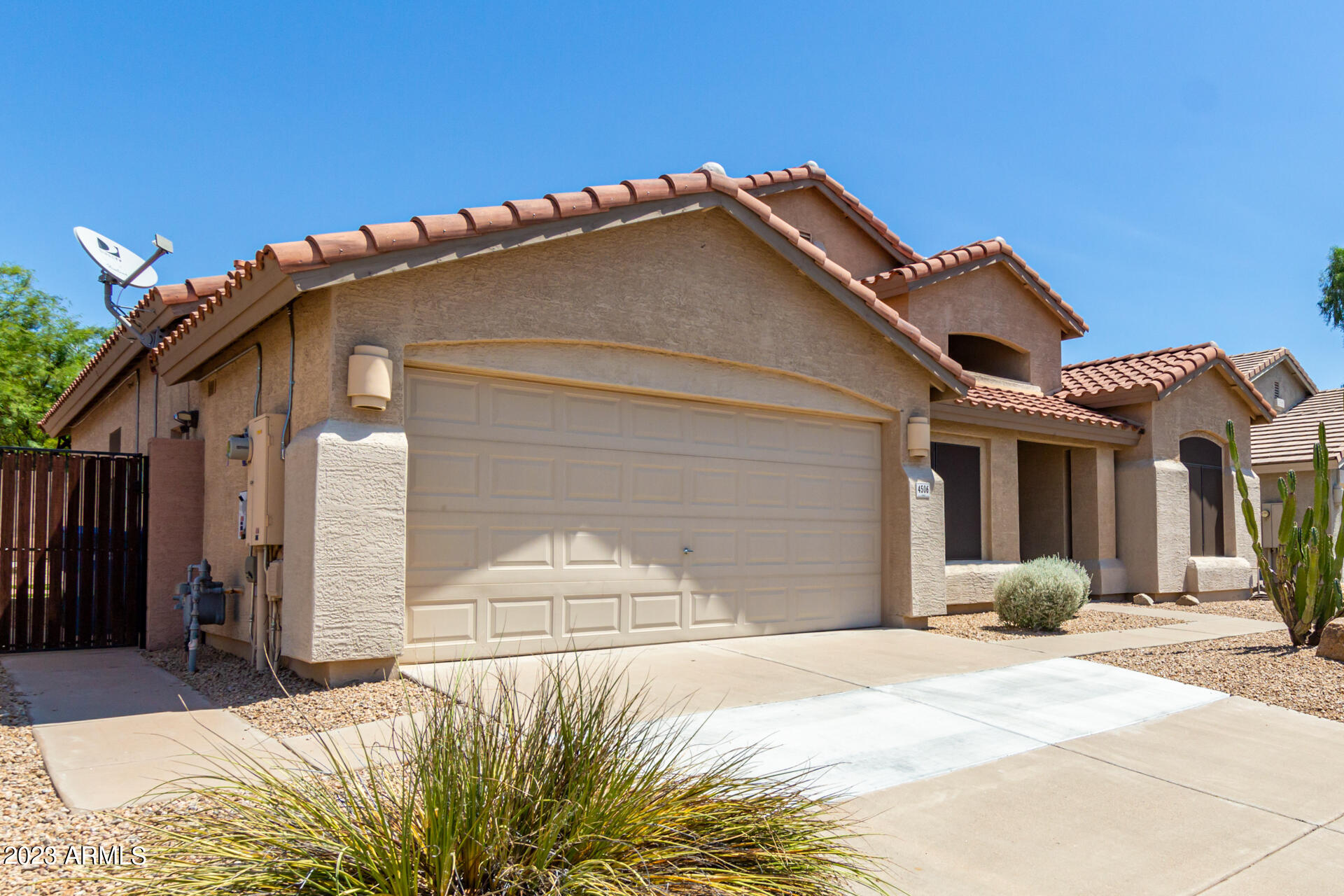 4506 East Jaeger Road Phoenix, AZ 85050 - Photo 4 of 47 2.5 car garage with great storage