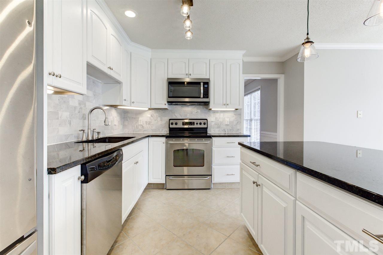 2317 Bolingbrook Lane Raleigh, NC 27613 - Photo 8 of 28