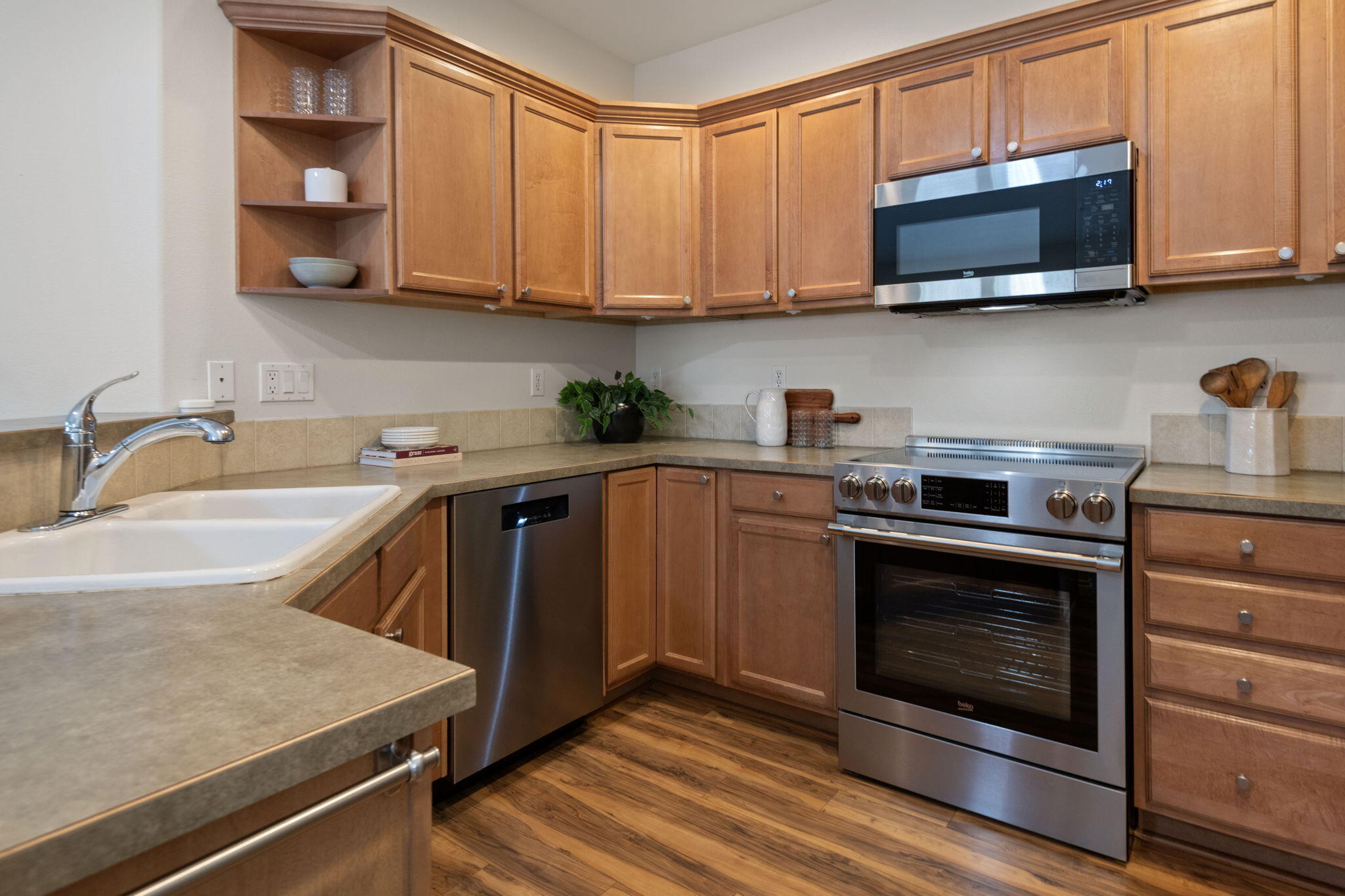 19508 Fishhawk Loop Bend, OR 97702 - Photo 7 of 33 Newer kitchen appliances