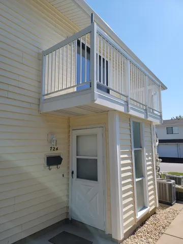 $2,100 | 724 Whitesail Drive, Schaumburg, IL 60194