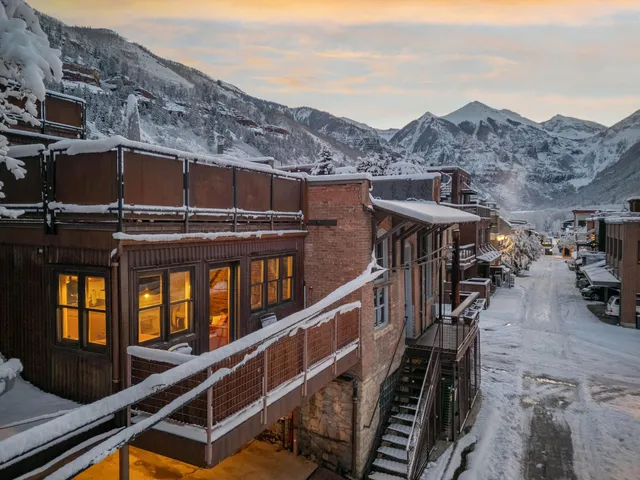 a view of a houses with sky view